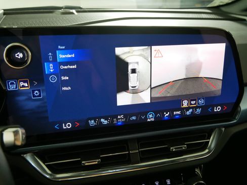 Used 2026 Chevrolet Equinox EV LT w/ Convenience Package II FWD image 33