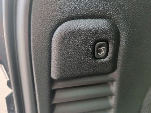 Used 2019 Jeep Grand Cherokee Laredo image 12