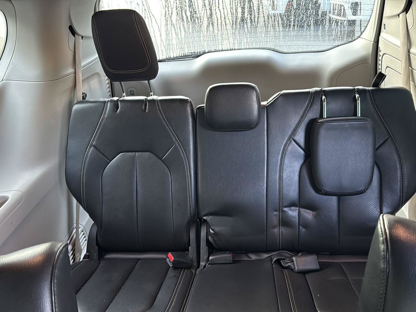 Used 2022 Chrysler Pacifica Touring-L w/ Uconnect Theater Family Group FWD image 9