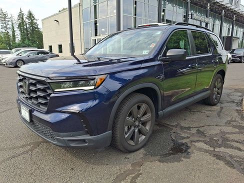 Used 2025 Honda Pilot Sport image 3