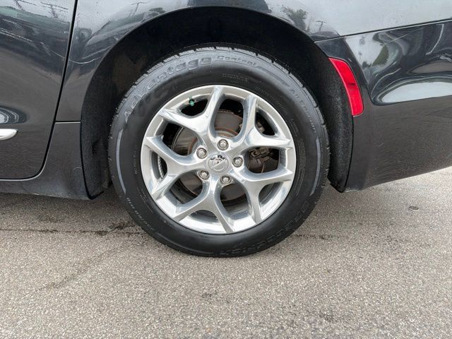 Used 2019 Chrysler Pacifica Limited FWD image 11