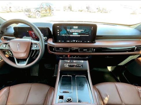 Used 2025 Lincoln Aviator Reserve image 16