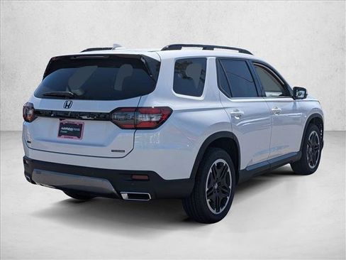 New 2026 Honda Pilot image 2