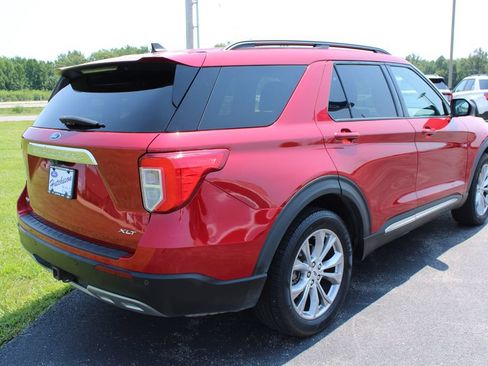 Used 2021 Ford Explorer XLT w/ Equipment Group 202A AWD/4WD image 16