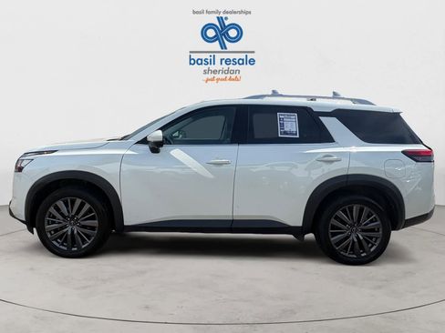Used 2023 Nissan Pathfinder SL w/ SL Premium Package AWD/4WD image 3