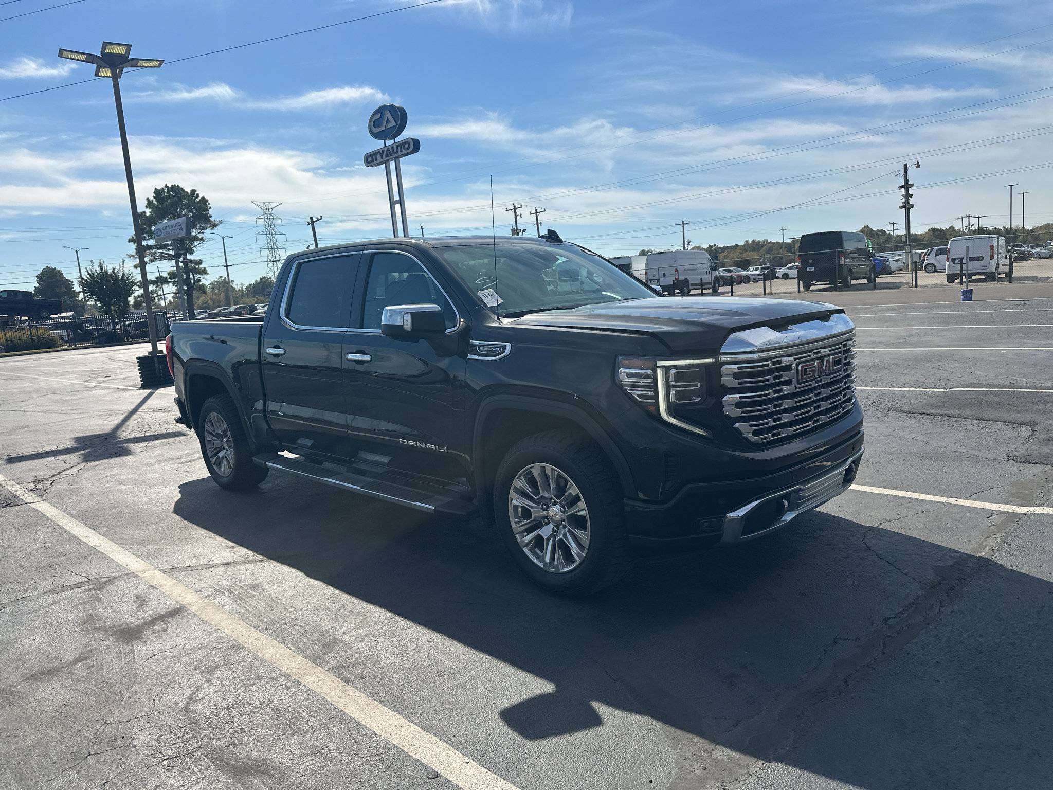 Used 2023 GMC Sierra 1500 Denali AWD/4WD image 3