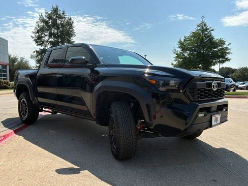 Used 2025 Toyota Tacoma TRD Off-Road AWD/4WD image 4