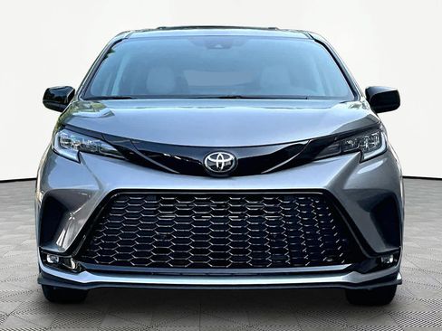 Used 2026 Toyota Sienna XSE AWD/4WD image 4