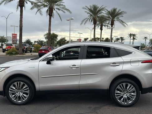 Used 2021 Toyota Venza XLE w/ Softex Package image 4