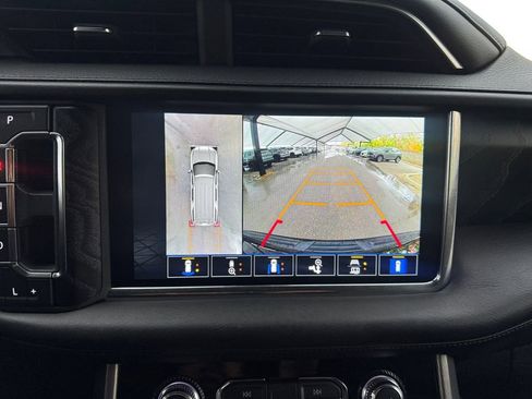 Used 2022 GMC Yukon Denali w/ Denali Premium Package image 29