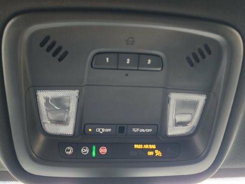 Used 2023 Chevrolet Traverse RS AWD/4WD image 22
