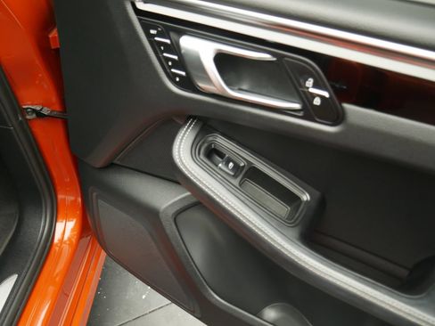 Certified 2023 Porsche Macan S AWD/4WD image 24