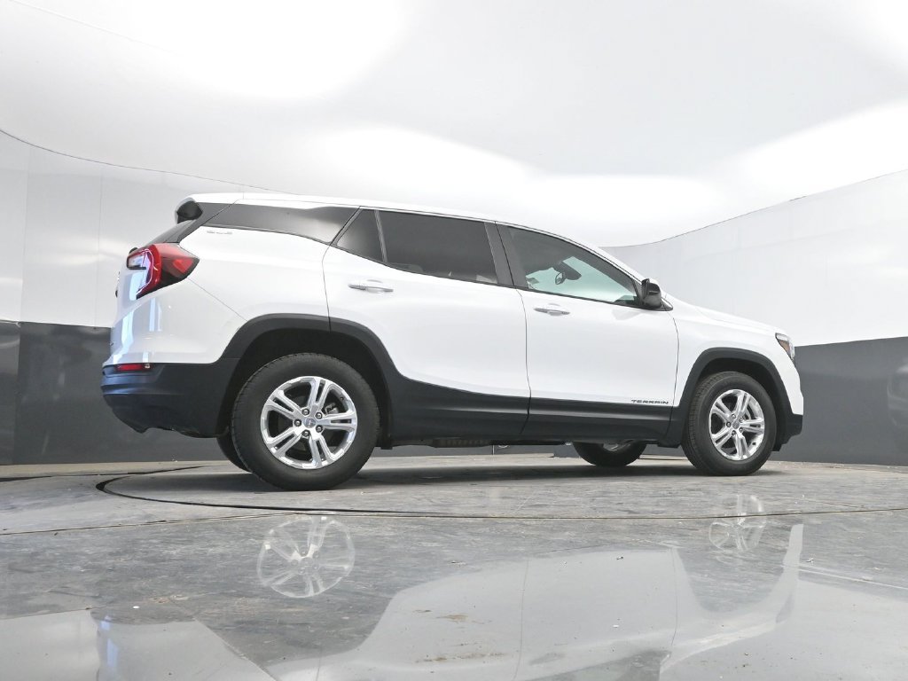 Used 2024 GMC Terrain SLE AWD/4WD image 39