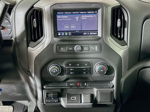 Used 2020 Chevrolet Silverado 1500 Custom w/ Custom Value Package AWD/4WD image 22