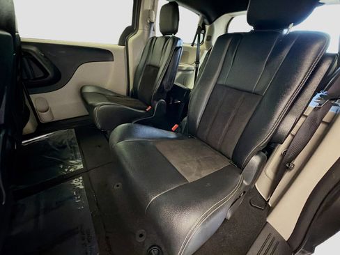 Used 2020 Dodge Grand Caravan SXT FWD image 18