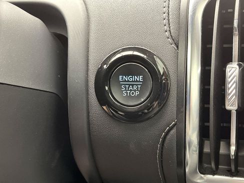 Used 2025 Ford Expedition Platinum w/ Platinum Ultimate Package AWD/4WD image 29