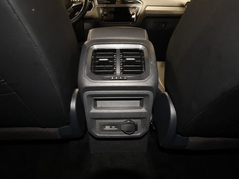 Used 2024 Volkswagen Tiguan SE image 28