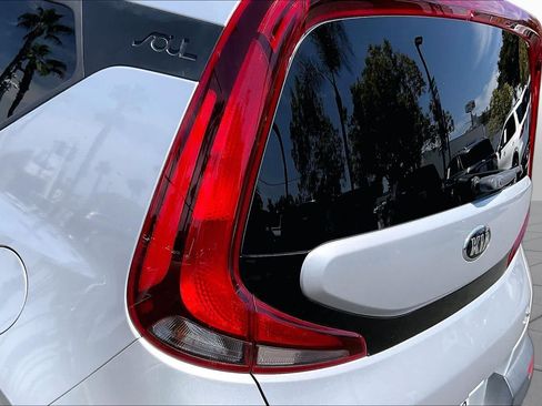 Used 2020 Kia Soul S FWD image 28
