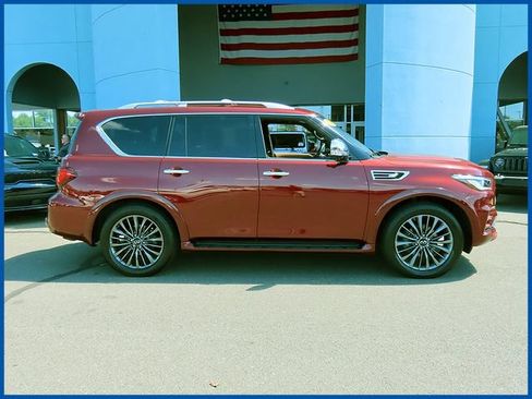 Used 2023 INFINITI QX80 Sensory w/ All-Season Package AWD/4WD image 2