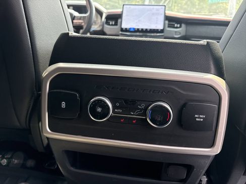 Used 2022 Ford Expedition Limited AWD/4WD image 32