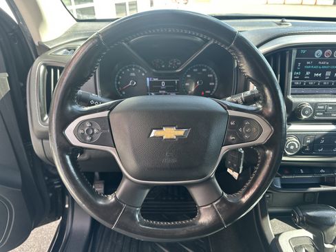 Used 2017 Chevrolet Colorado LT w/ LT Convenience Package RWD image 11