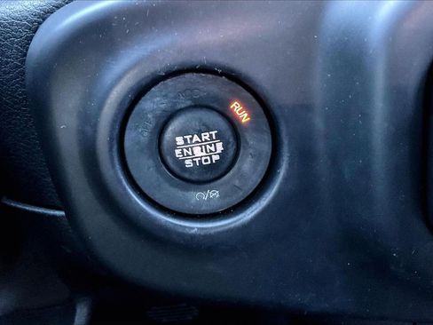 Used 2018 Jeep Wrangler Unlimited Sahara image 27