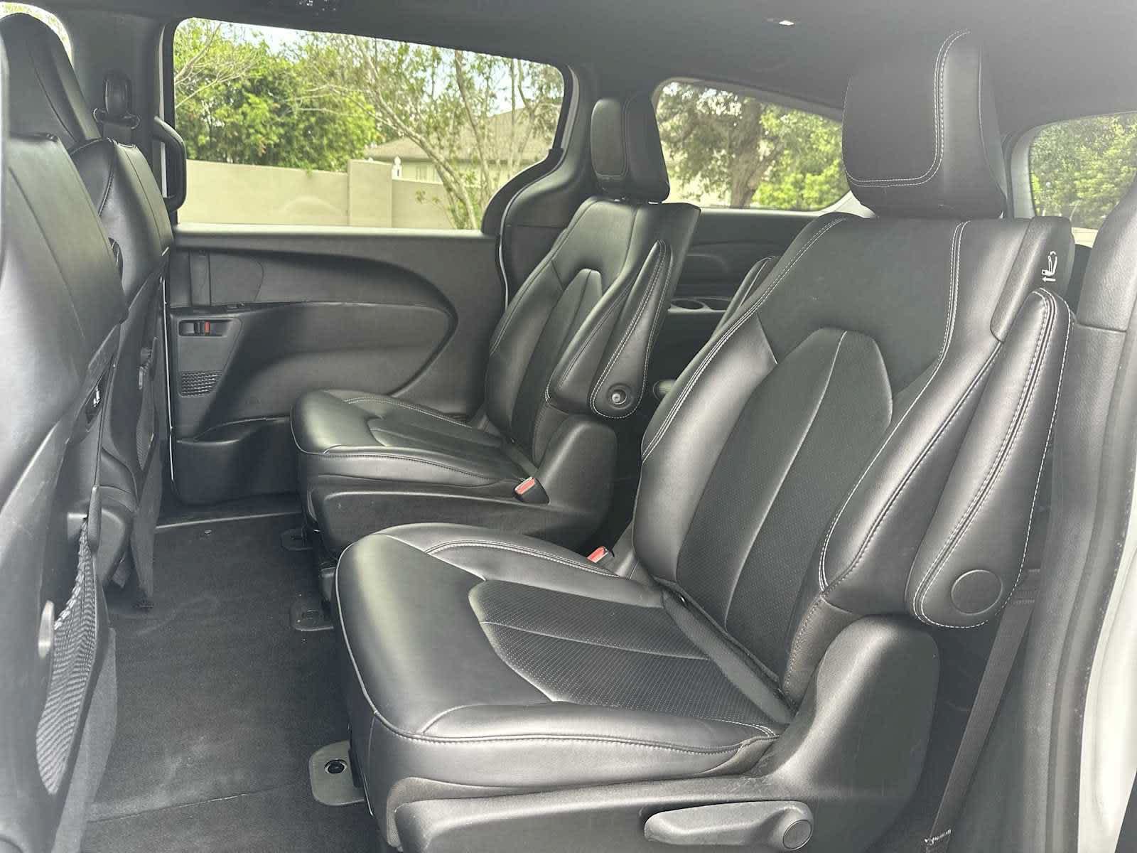 Used 2024 Chrysler Pacifica Limited FWD image 17