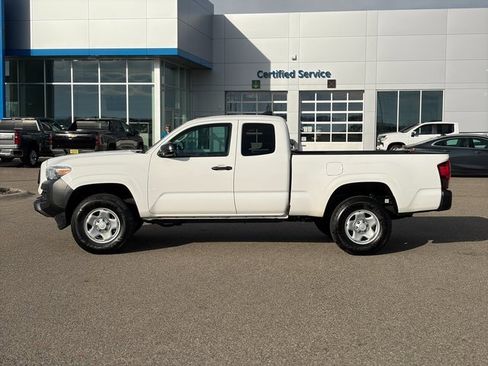 Used 2023 Toyota Tacoma SR image 8