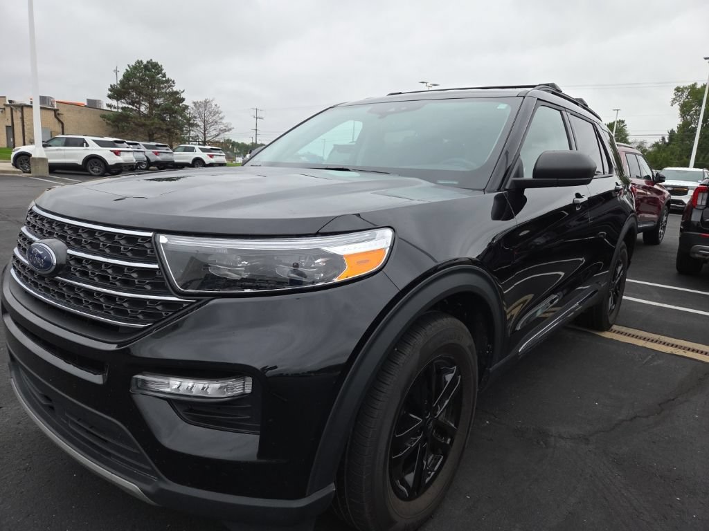 Certified 2023 Ford Explorer XLT w/ Equipment Group 202A AWD/4WD image 1