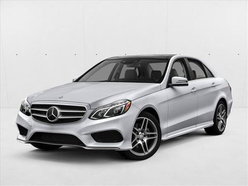 Used 2016 Mercedes-Benz E 400 Sedan image 1