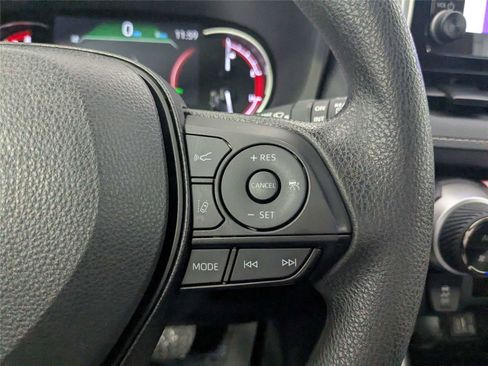 Used 2025 Toyota RAV4 XLE FWD image 18