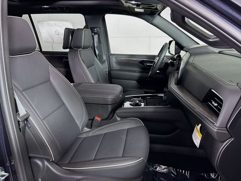 New 2025 Chevrolet Suburban Premier image 31