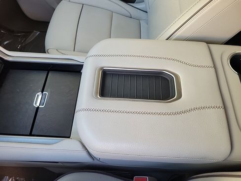 Used 2021 GMC Yukon Denali w/ Denali Premium Package image 24