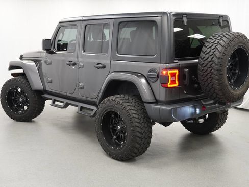 Used 2018 Jeep Wrangler Unlimited Sahara w/ Uconnect 4C Nav & Sound Group AWD/4WD image 15