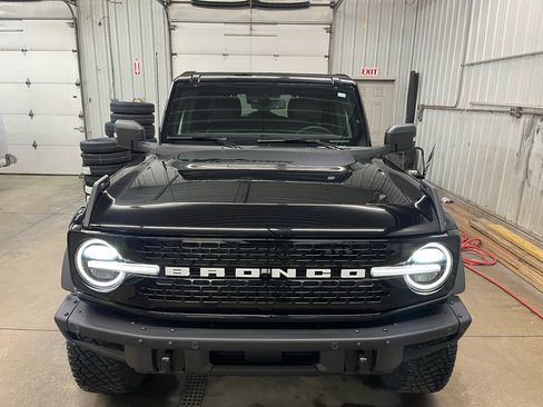 Used 2024 Ford Bronco Wildtrak image 2