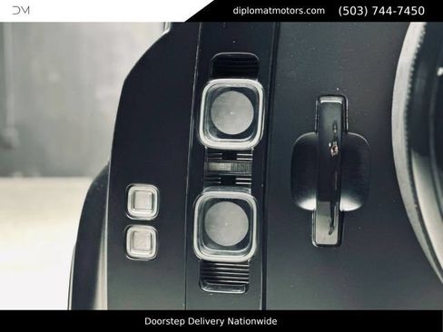 Used 2022 Land Rover Defender 110 V8 AWD/4WD image 15