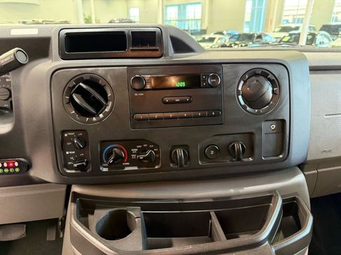 Used 2014 Ford E-250 and Econoline 250 w/ Power Group image 14