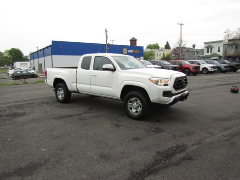 Used 2021 Toyota Tacoma SR RWD image 9