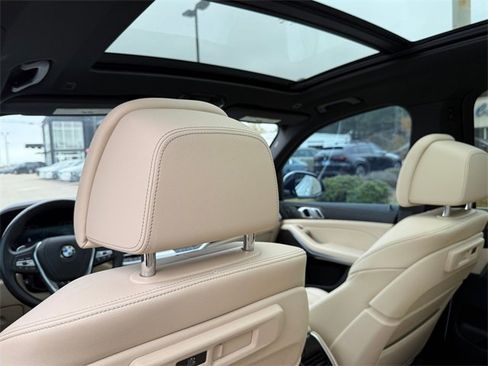 Used 2022 BMW X5 sDrive40i w/ Luxury Seating Package image 27