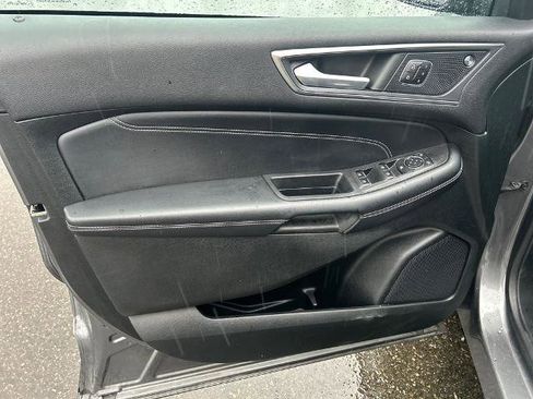 Certified 2022 Ford Edge Titanium w/ Class II Trailer Tow Package image 17