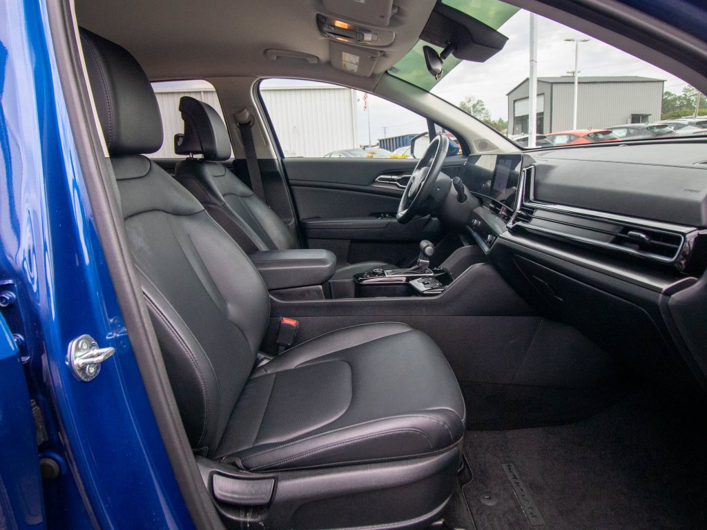 Used 2025 Kia Sportage EX FWD image 19