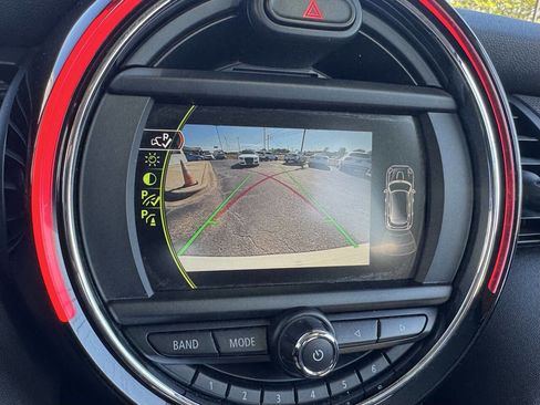 Used 2017 MINI Cooper 4-Door Hardtop image 12