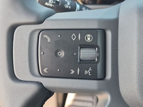 New 2026 Land Rover Defender 110 X-Dynamic SE AWD/4WD image 18