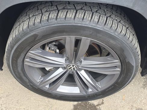 Used 2021 Volkswagen Atlas Cross Sport SE w/ Panoramic Sunroof Package FWD image 37