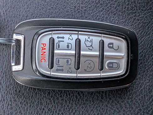 Used 2020 Chrysler Pacifica Touring-L FWD image 31