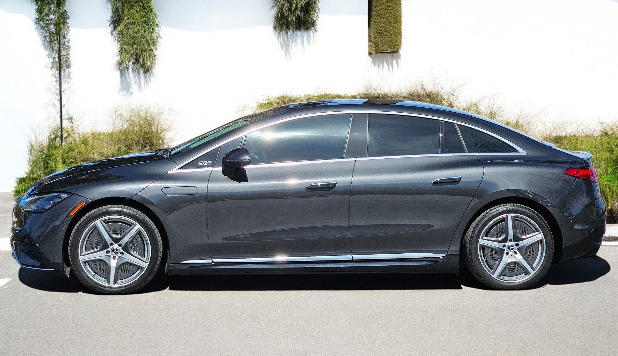 Used 2023 Mercedes-Benz EQE 500 4MATIC Sedan w/ Exclusive Trim Package image 11