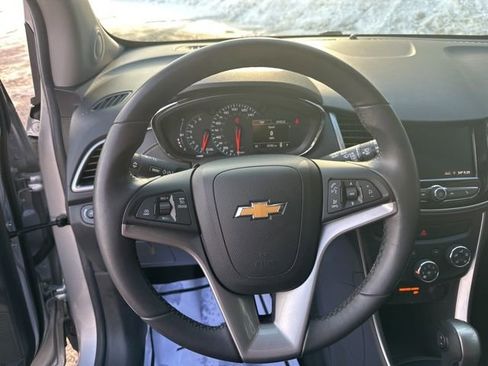 Used 2022 Chevrolet Trax LT w/ LT Convenience Package image 15