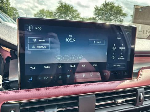 Certified 2025 Lincoln Corsair Reserve w/ Equipment Group 202A AWD/4WD image 12