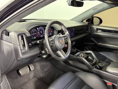 Used 2024 Porsche Cayenne Turbo GT image 4