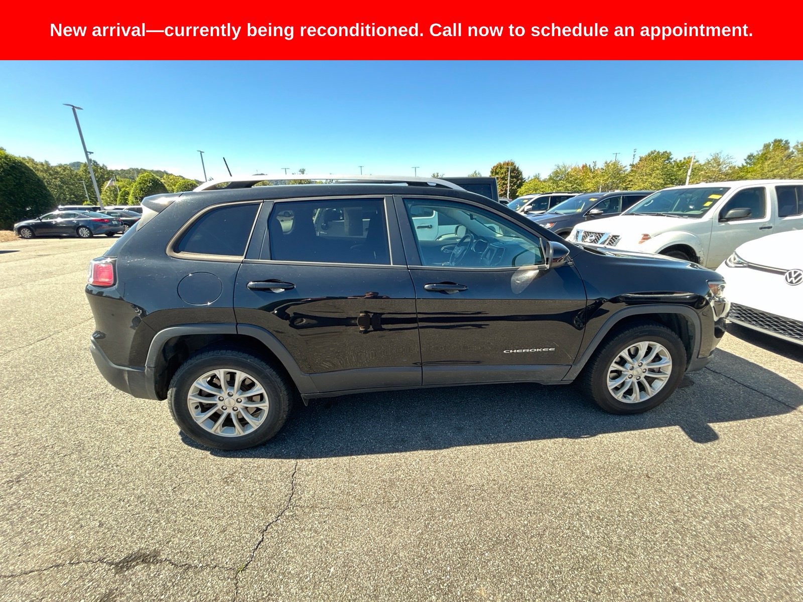Used 2020 Jeep Cherokee Latitude w/ Cold Weather Group AWD/4WD image 11